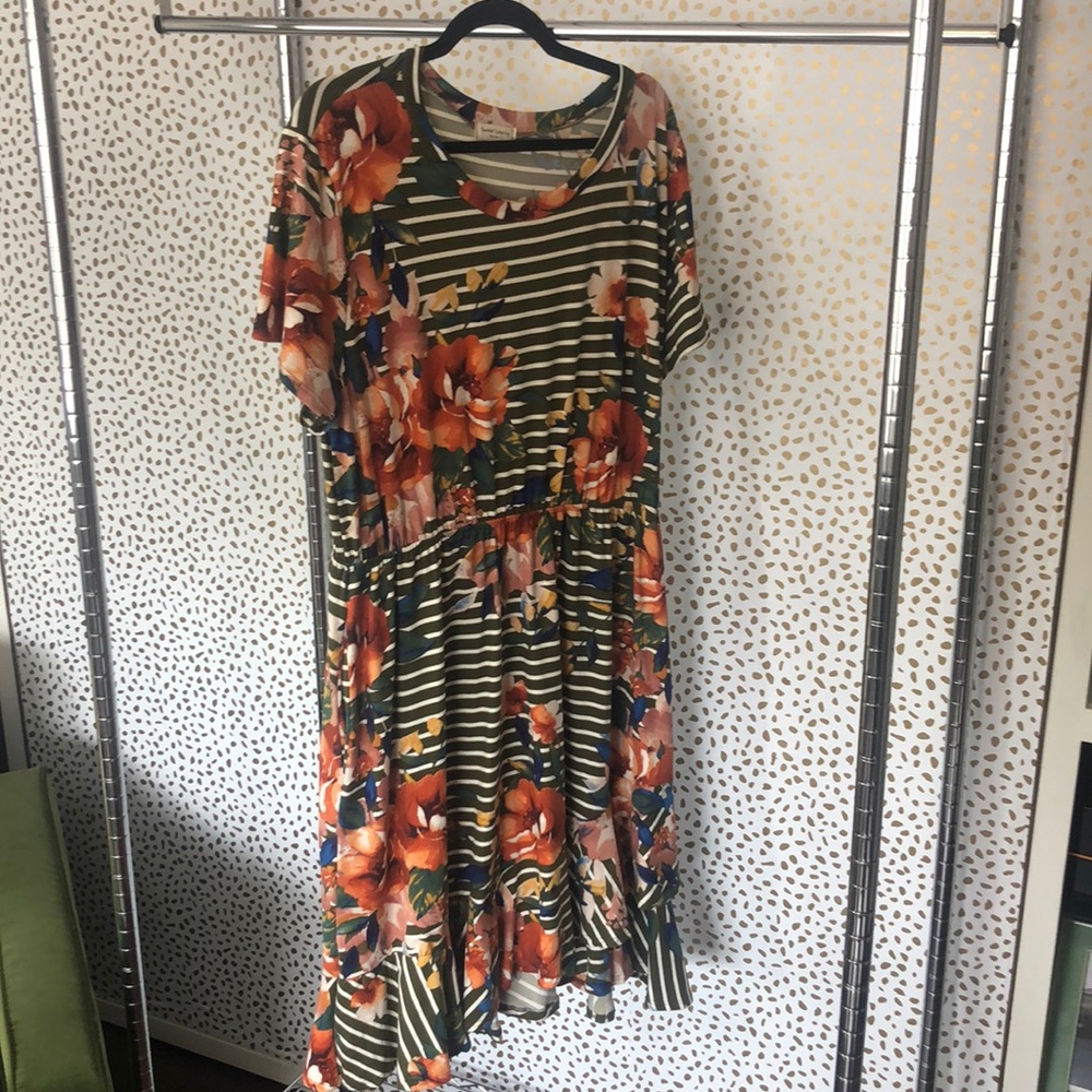 Brand new! Striped floral dress with pockets!
